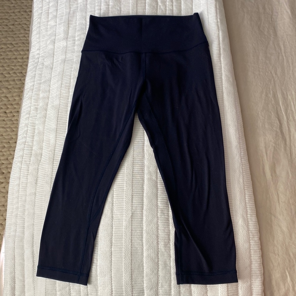 Lulu lemon aligns size 6 used. Dark blue 21’ length